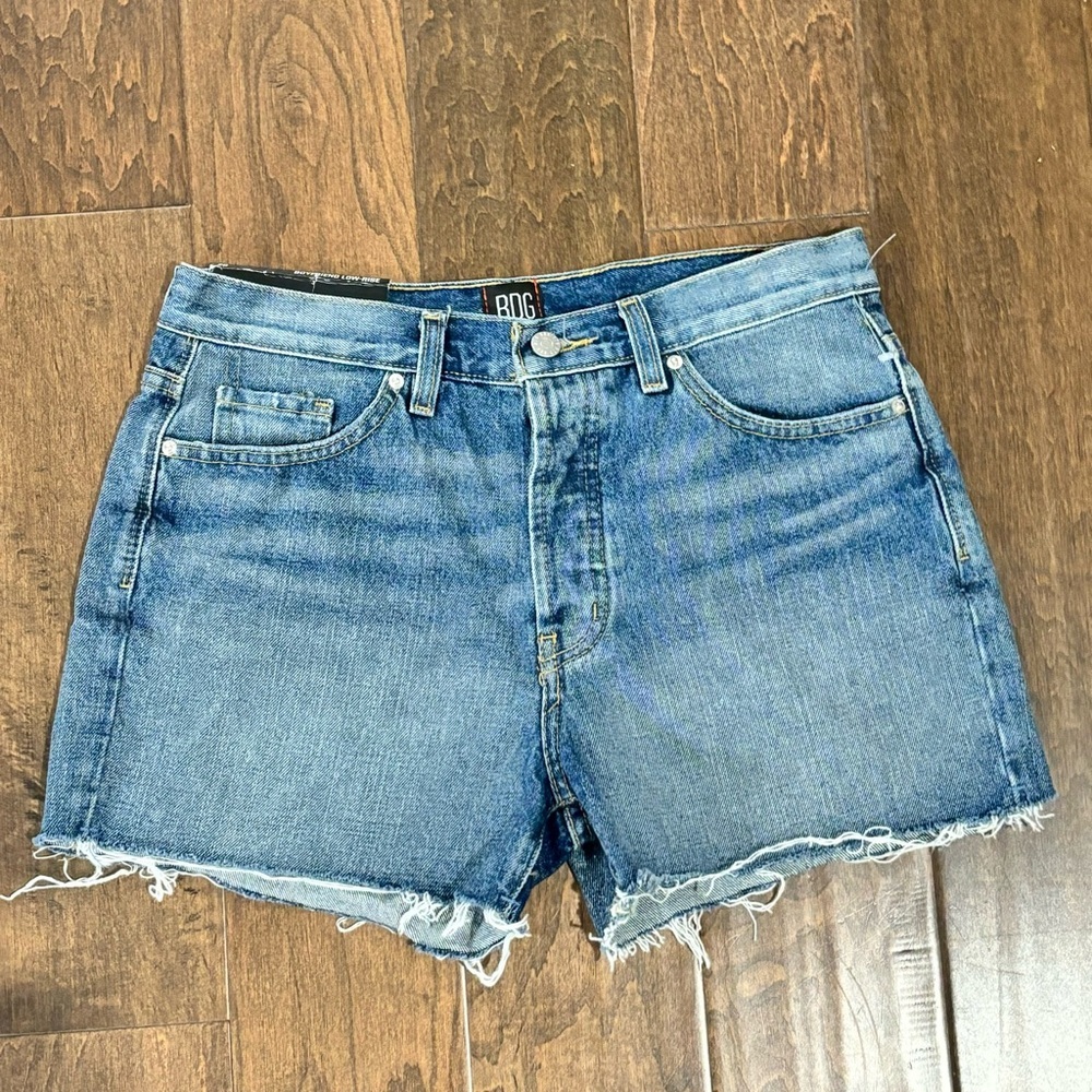 NWT Urban Outfitters BDG Cutoff Denim Boyfriend‎ Low Rise Shorts Button Fly 26